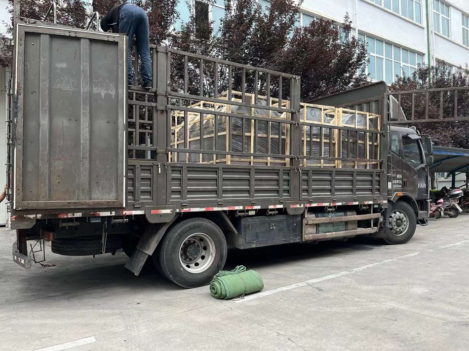 許昌智工大型電磁炒貨機裝車發(fā)往吉林長春 許昌智工大型電磁炒貨機裝車發(fā)往吉林長春